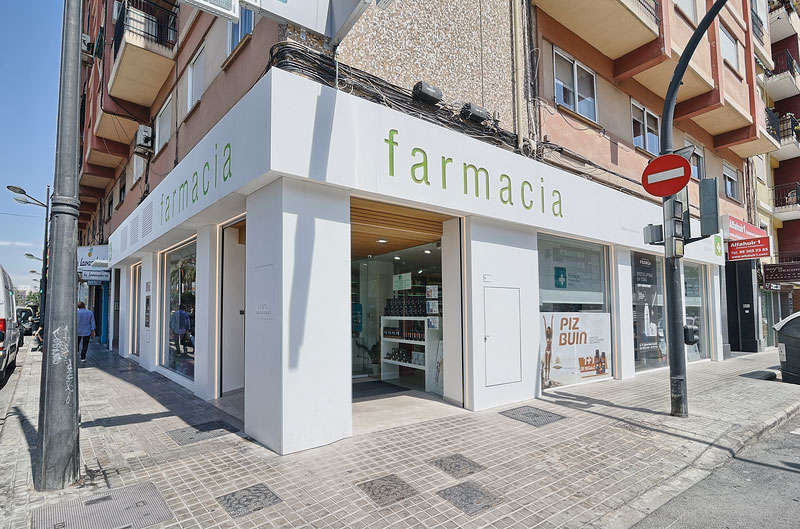 vista de la fachada de la farmacia