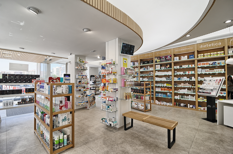 Interior de farmacia Primado Reig