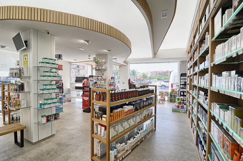 Interior de farmacia Primado Reig