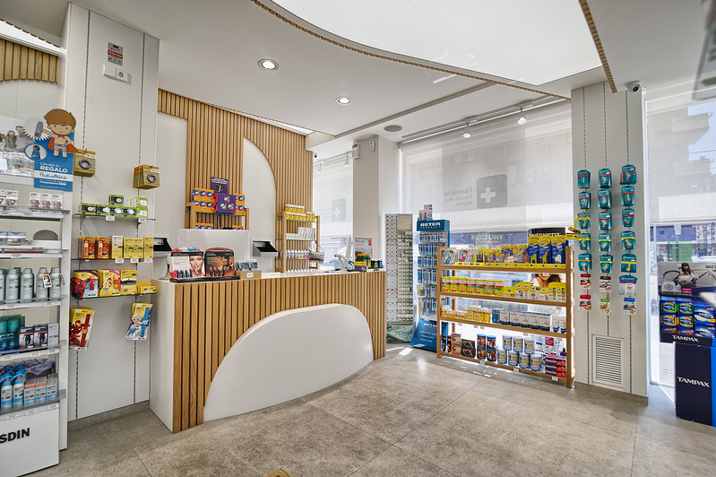 Interior de farmacia Primado Reig