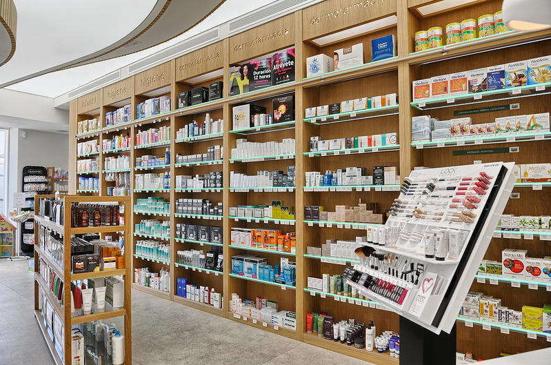 Interior de farmacia Primado Reig