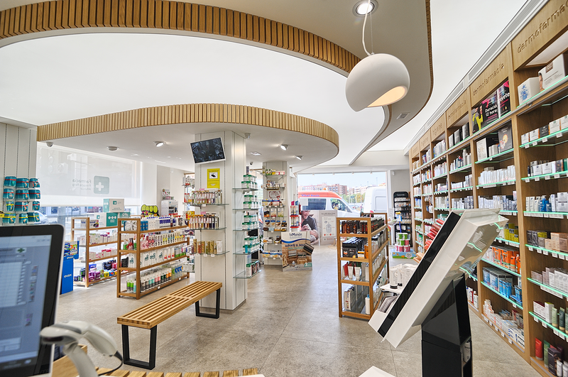 Interior de farmacia Primado Reig